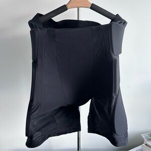 NWT Beroy Padded Protective Compression‎ Shorts Size 3XL
Cycling